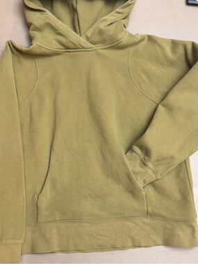 Lululemon Woman’s Bronzed Green Loungeful Hooded Sweatshirt - EUC Size 8